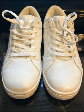 Kangaroo Sneakers - White Leather Casual Sneakers